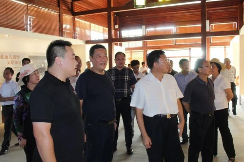 海南省政協(xié)主席毛萬(wàn)春率政協(xié)調(diào)研團(tuán)蒞臨中合集團(tuán)考察調(diào)研
