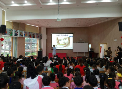 城陽區(qū)開展2018年全國愛牙日主題宣傳活動