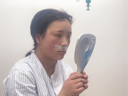 甘肅17歲唇裂女孩西安求醫(yī) 美立方“紅羽毛”基金助其重展笑顏