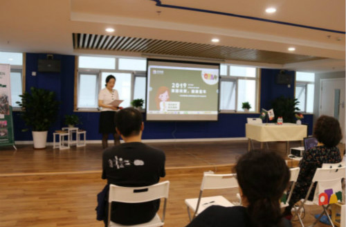 青青藤幼兒園聯(lián)合中檢學(xué)會(huì)為家長(zhǎng)舉辦營(yíng)養(yǎng)健康專家講座