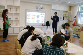 青青藤幼兒園聯(lián)合中檢學(xué)會(huì)為家長(zhǎng)舉辦營(yíng)養(yǎng)健康專家講座