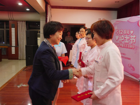 區(qū)婦保院“優(yōu)質(zhì)護(hù)理服務(wù)在我心中”演講比賽成功舉辦